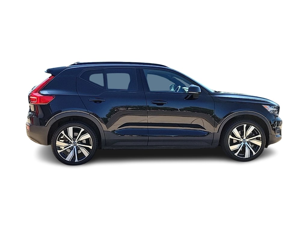 Thumbnail: 2021 Volvo XC40 - 17