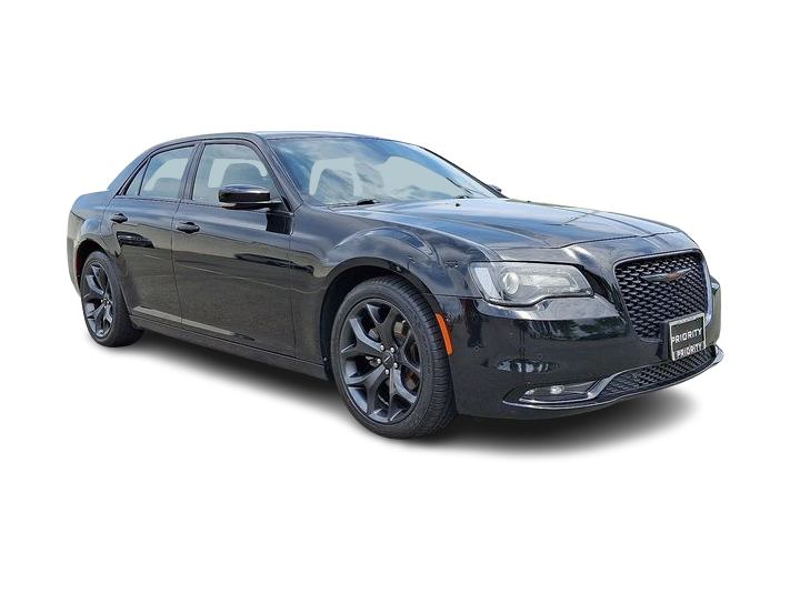 Thumbnail: 2022 Chrysler 300 - 17