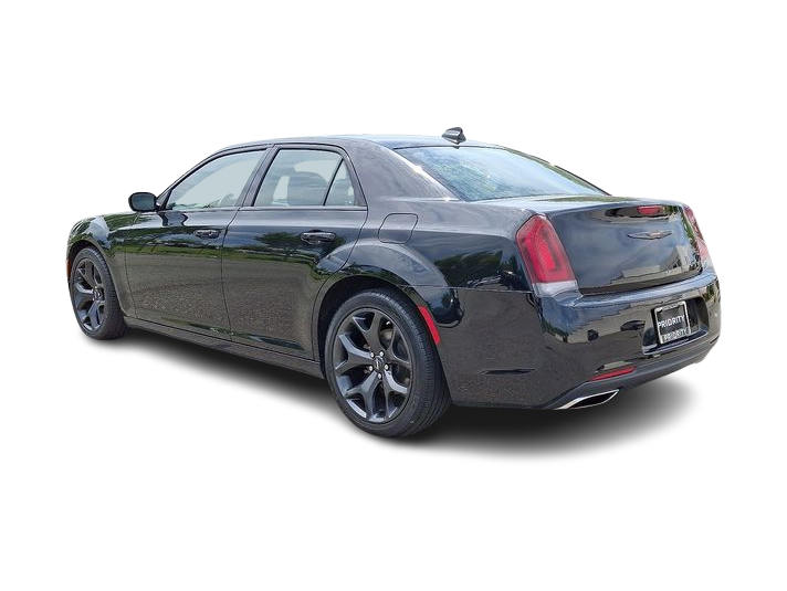 Thumbnail: 2022 Chrysler 300 - 4
