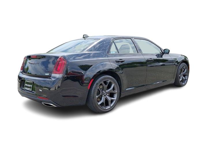 Thumbnail: 2022 Chrysler 300 - 18