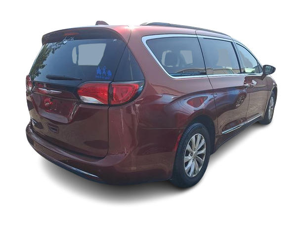 Thumbnail: 2017 Chrysler Pacifica - 10