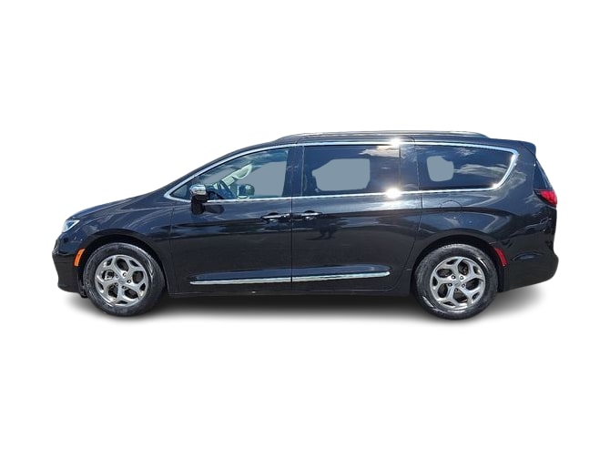 Thumbnail: 2023 Chrysler Pacifica - 3