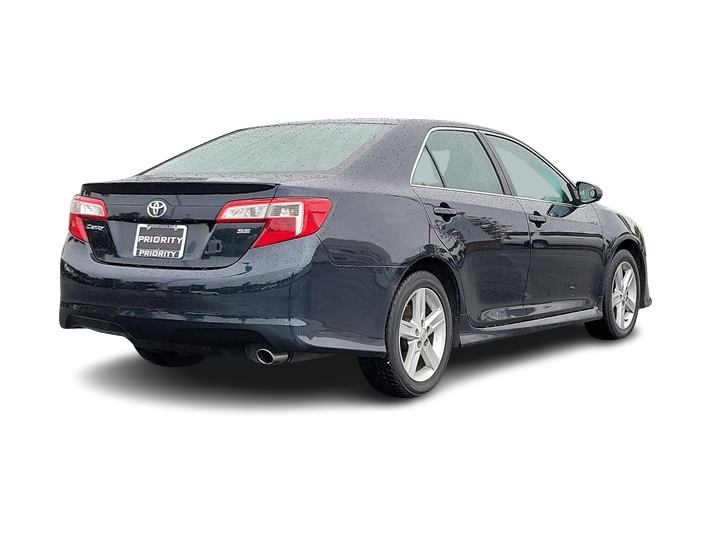 2013 Toyota Camry SE 17