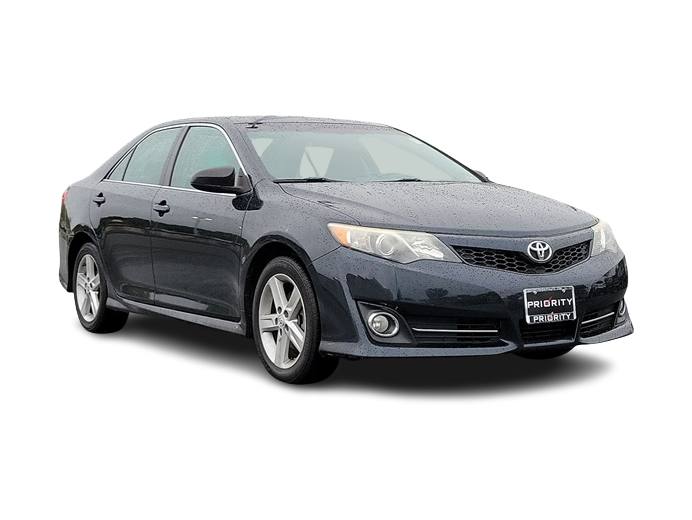 2013 Toyota Camry SE 16