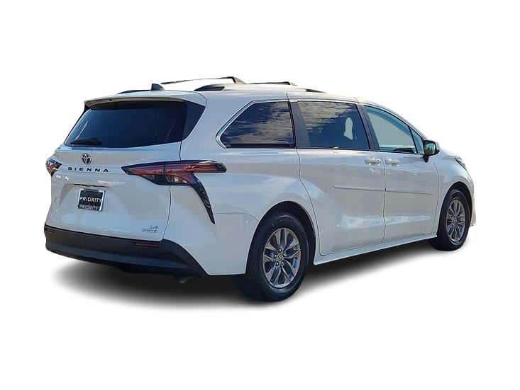 Thumbnail: 2022 Toyota Sienna - 17