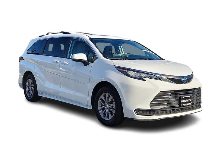 Thumbnail: 2022 Toyota Sienna - 16