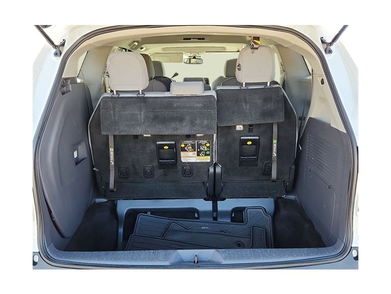 Thumbnail: 2022 Toyota Sienna - 14