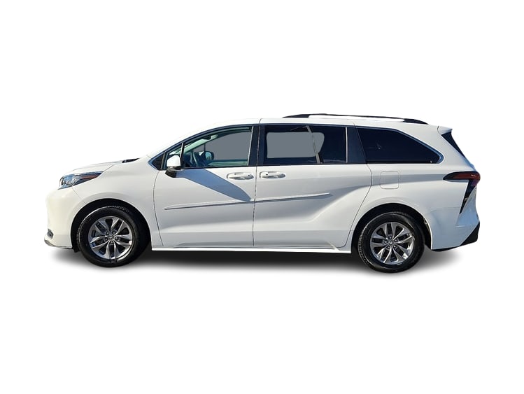 Thumbnail: 2022 Toyota Sienna - 3
