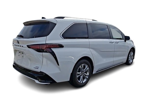 Thumbnail: 2023 Toyota Sienna - 18
