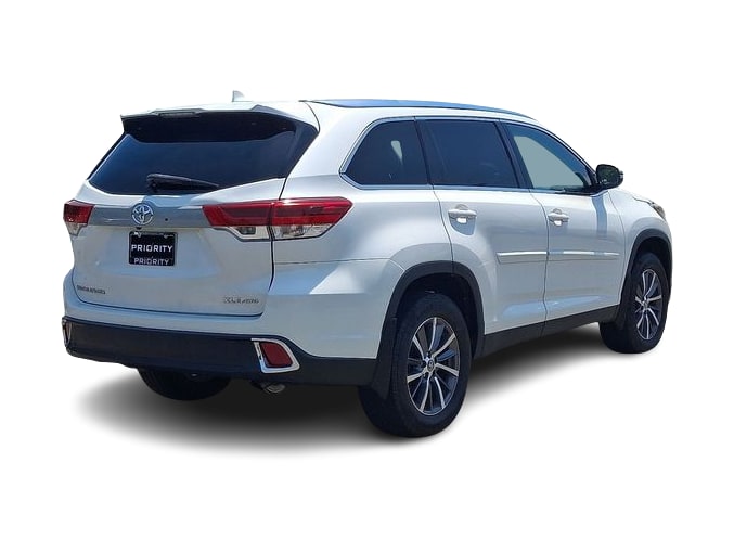 Thumbnail: 2019 Toyota Highlander - 15