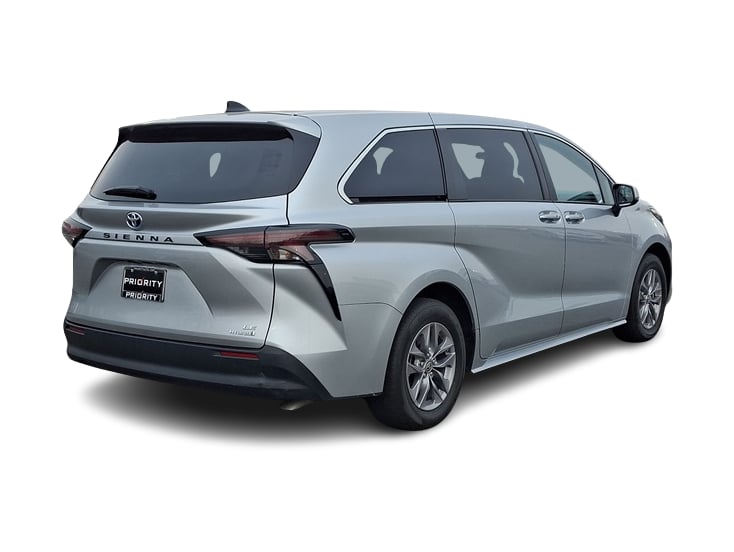 2023 Toyota Sienna LE 16