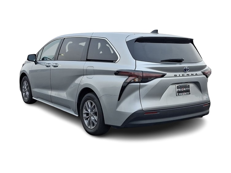 2023 Toyota Sienna LE 4