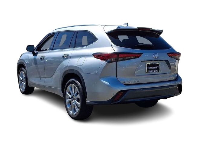Thumbnail: 2022 Toyota Highlander - 4