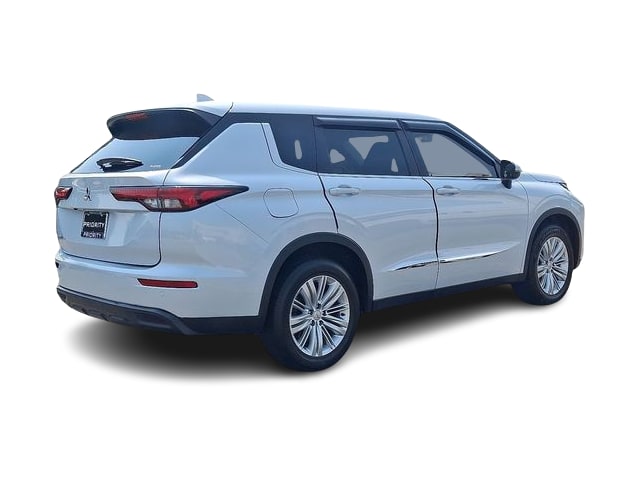 Thumbnail: 2022 Mitsubishi Outlander - 17