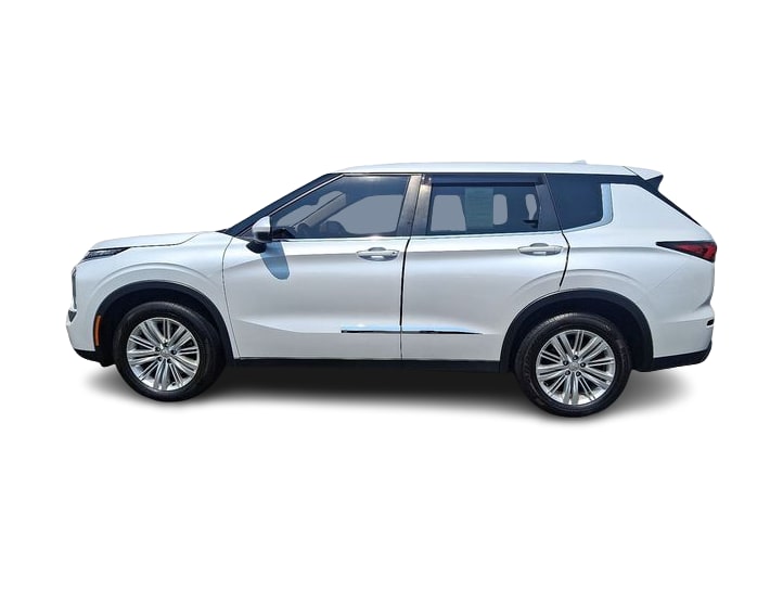 Thumbnail: 2022 Mitsubishi Outlander - 3
