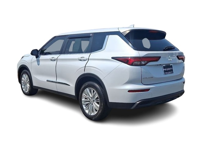 Thumbnail: 2022 Mitsubishi Outlander - 4
