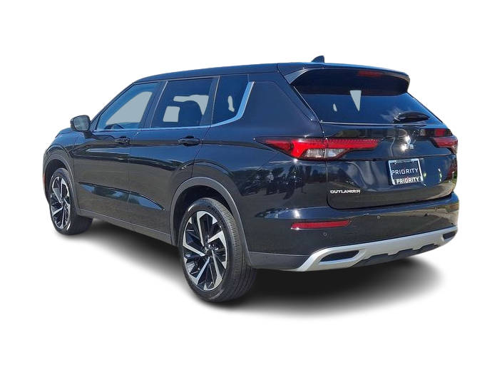 Thumbnail: 2024 Mitsubishi Outlander - 4
