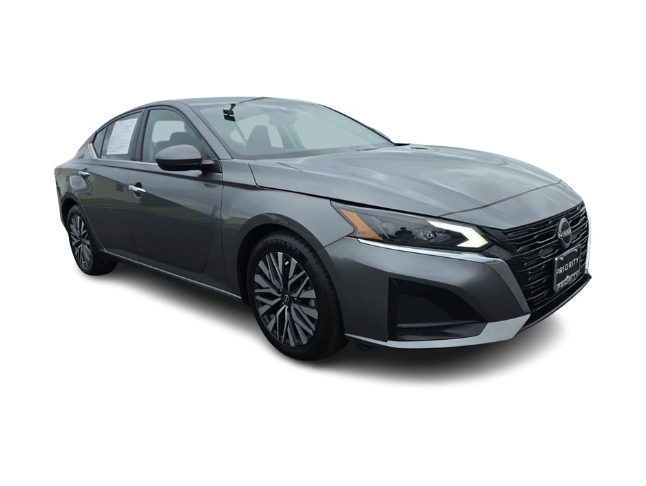 Thumbnail: 2023 Nissan Altima - 18