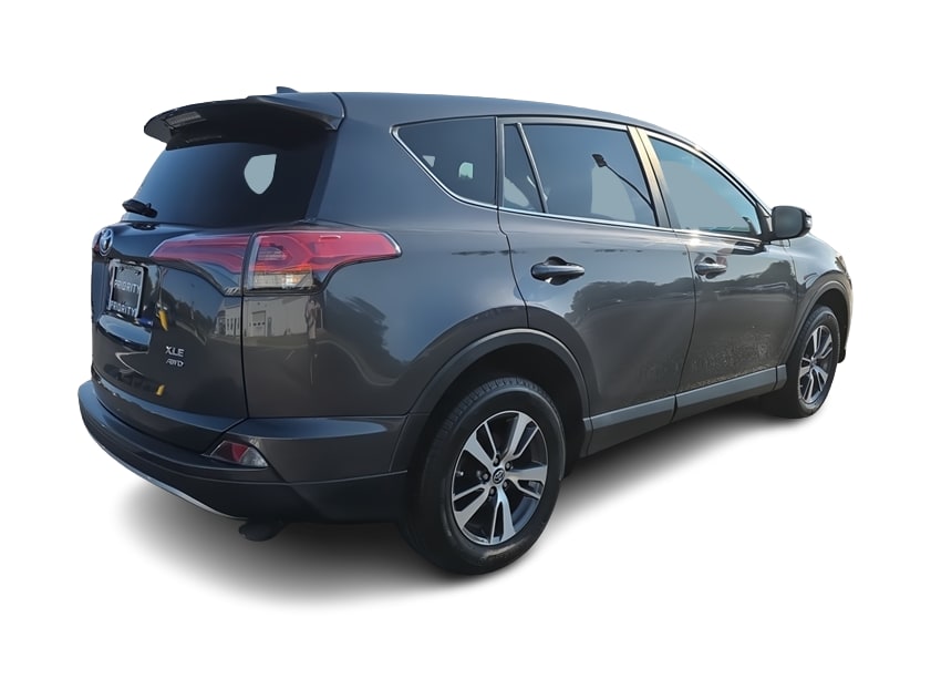 Thumbnail: 2018 Toyota RAV4 - 21