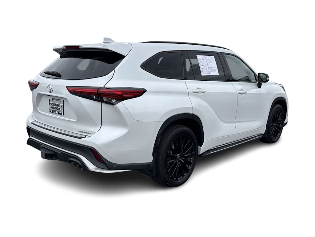 Thumbnail: 2023 Toyota Highlander - 21