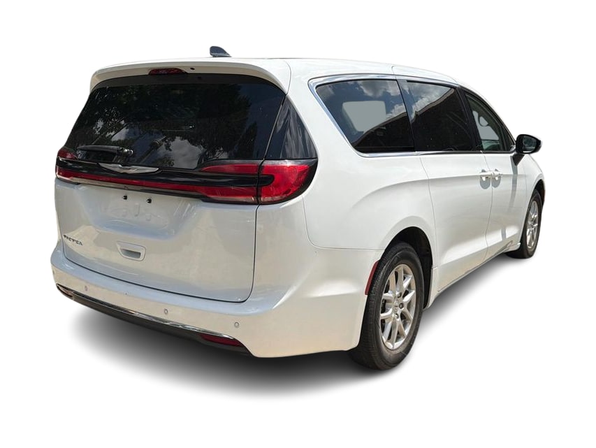 Thumbnail: 2023 Chrysler Pacifica - 12