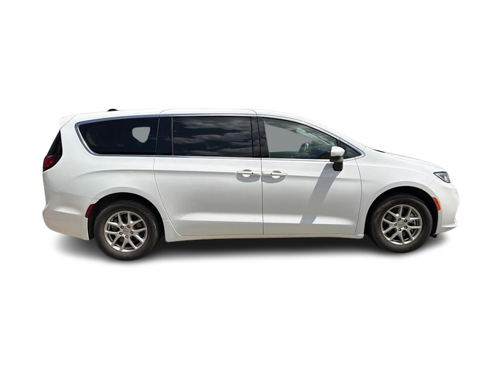 Thumbnail: 2023 Chrysler Pacifica - 11