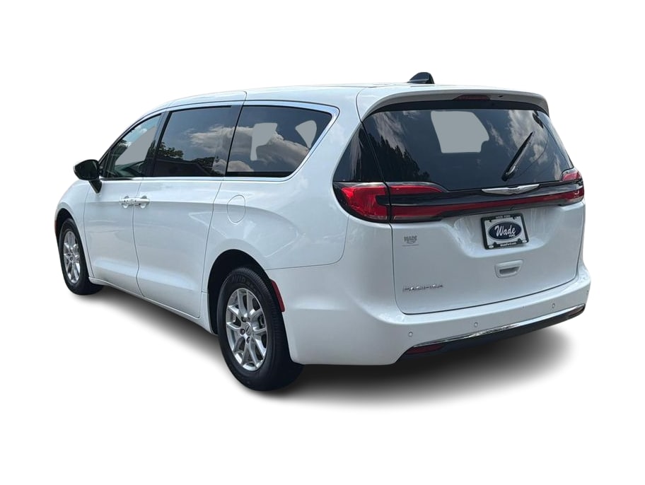 Thumbnail: 2023 Chrysler Pacifica - 4