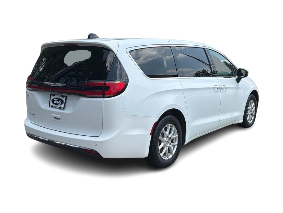 Thumbnail: 2023 Chrysler Pacifica - 21