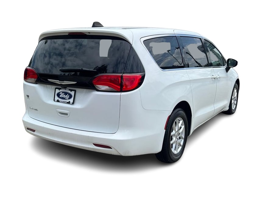 Thumbnail: 2022 Chrysler Voyager - 21