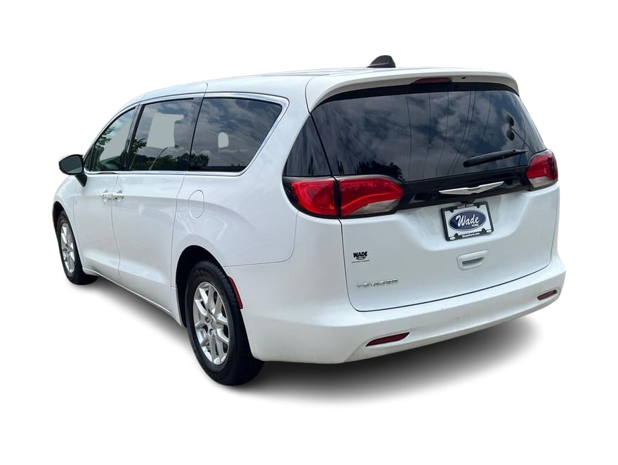 Thumbnail: 2022 Chrysler Voyager - 4