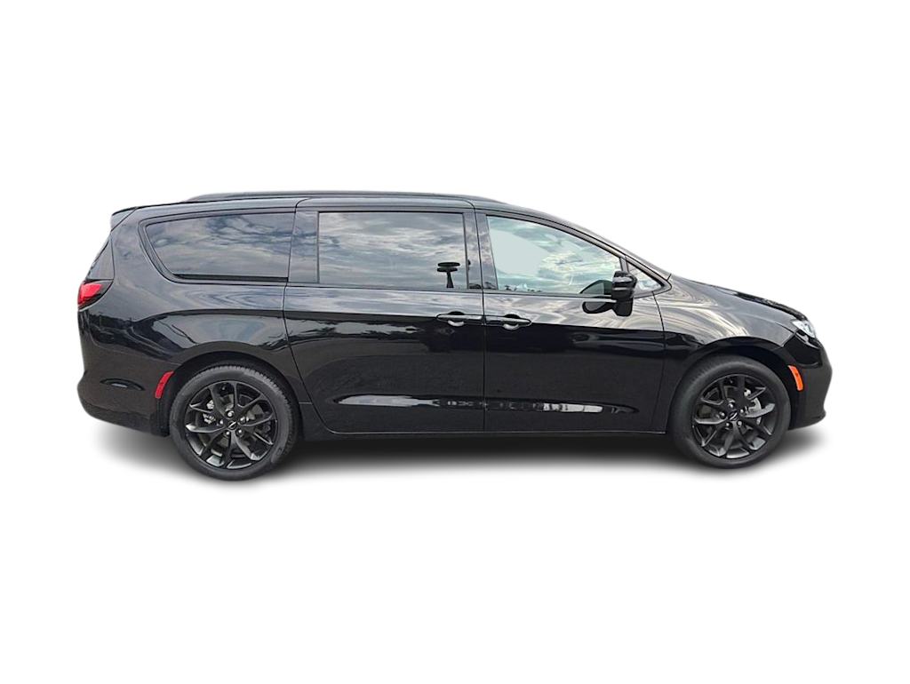 Thumbnail: 2024 Chrysler Pacifica - 21