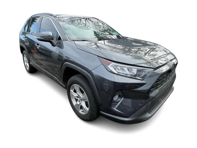 2020 Toyota RAV4 XLE 8