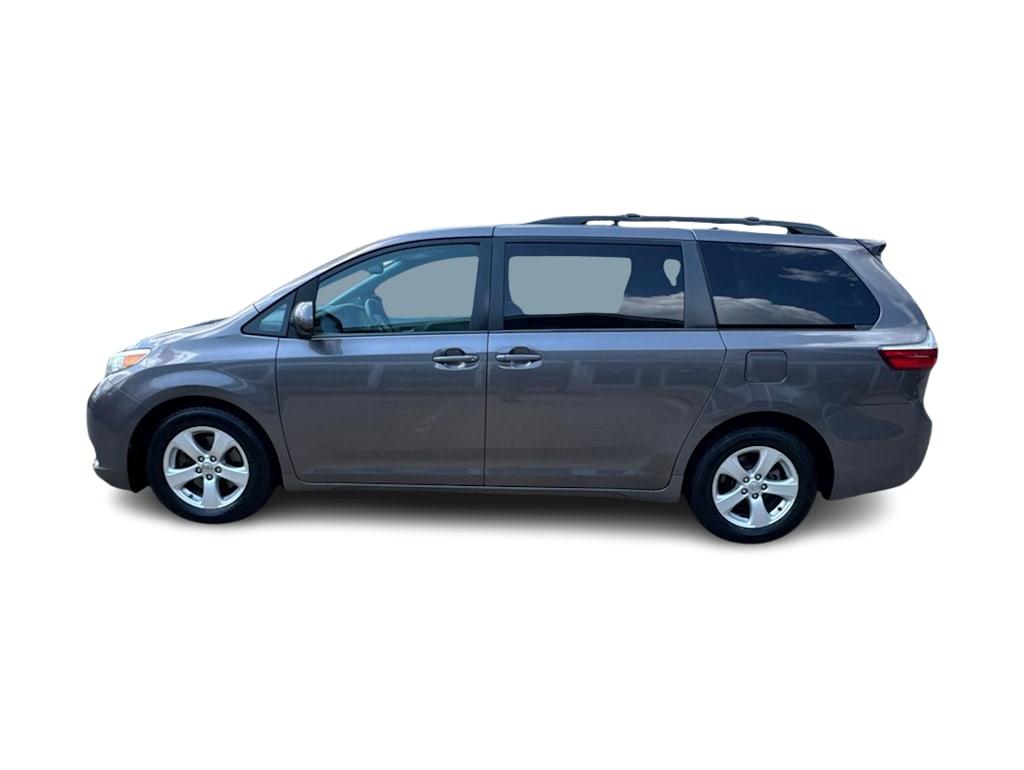 Thumbnail: 2015 Toyota Sienna - 3
