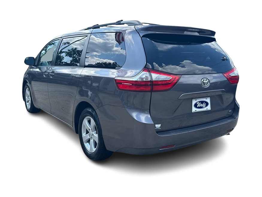 Thumbnail: 2015 Toyota Sienna - 4