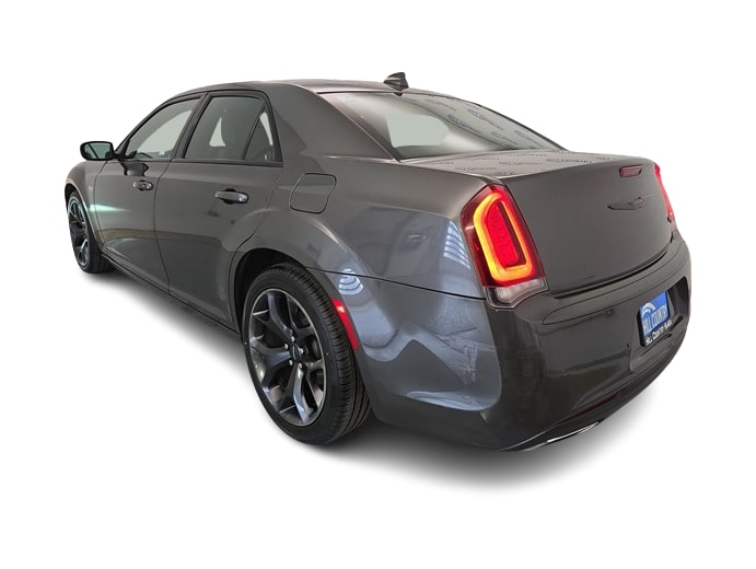 Thumbnail: 2021 Chrysler 300 - 4