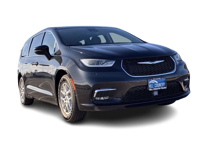 Thumbnail: 2023 Chrysler Pacifica - 24