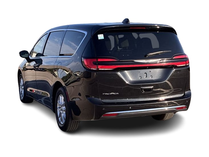 Thumbnail: 2023 Chrysler Pacifica - 4