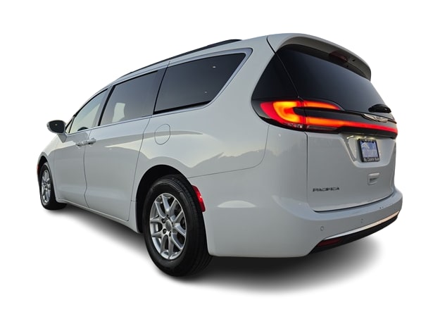 2022 Chrysler Pacifica Touring L 4