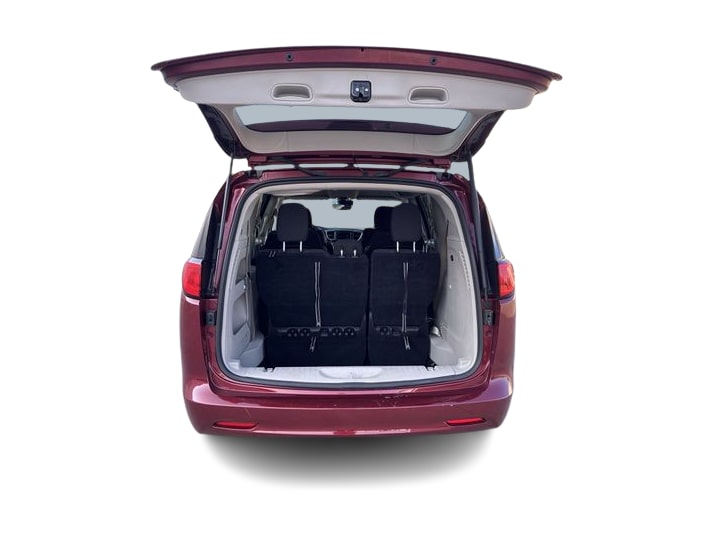 Thumbnail: 2023 Chrysler Voyager - 17