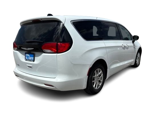 Thumbnail: 2023 Chrysler Voyager - 15