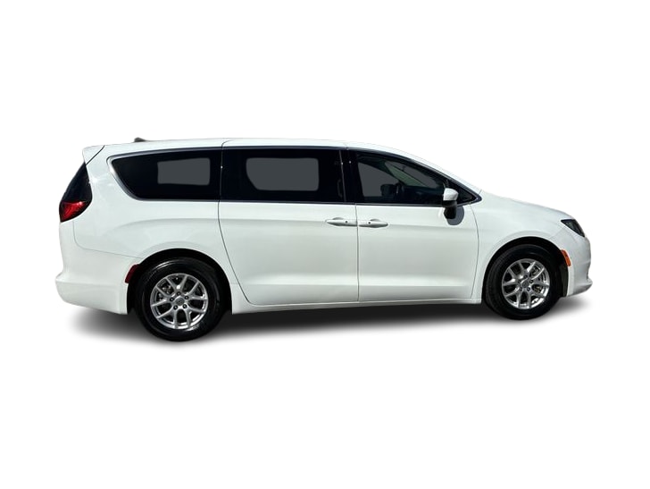 Thumbnail: 2023 Chrysler Voyager - 23