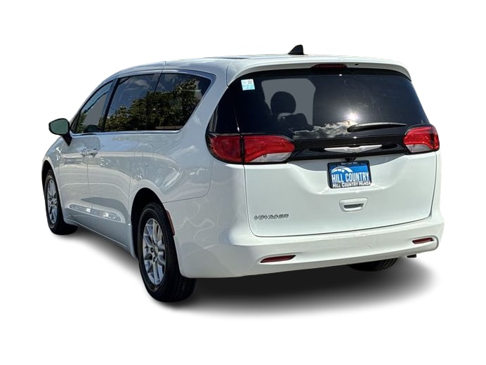 Thumbnail: 2023 Chrysler Voyager - 4