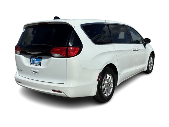 Thumbnail: 2023 Chrysler Voyager - 22