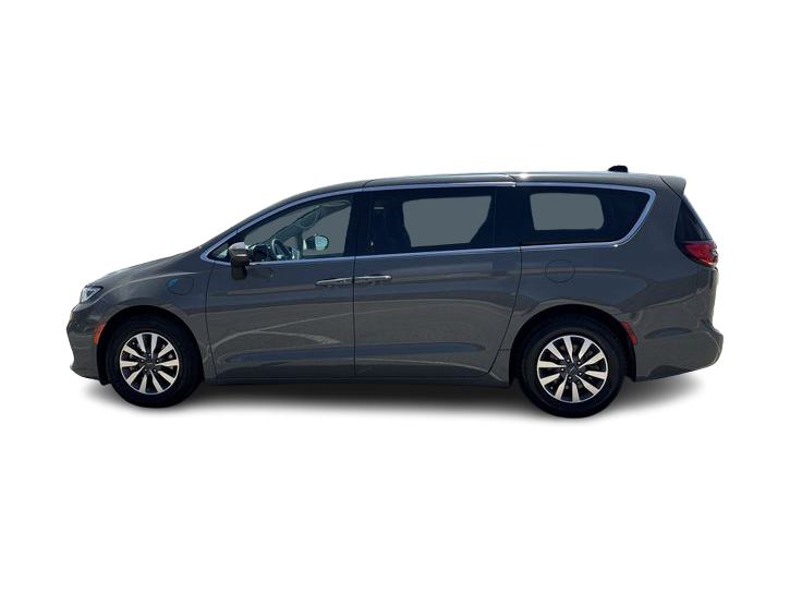 Thumbnail: 2023 Chrysler Pacifica - 3