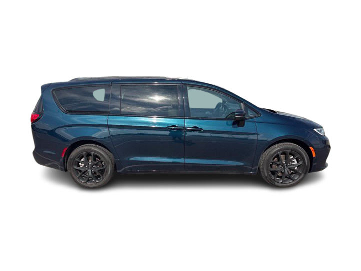 Thumbnail: 2023 Chrysler Pacifica - 16