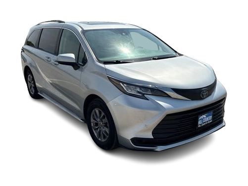 Thumbnail: 2021 Toyota Sienna - 18