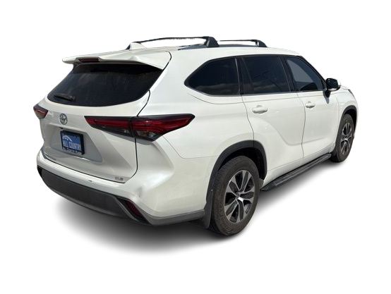 Thumbnail: 2021 Toyota Highlander - 17