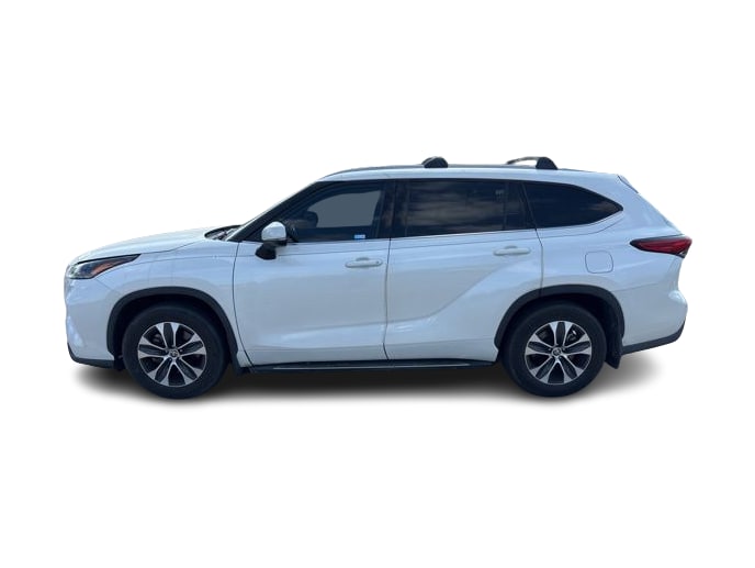 Thumbnail: 2021 Toyota Highlander - 3