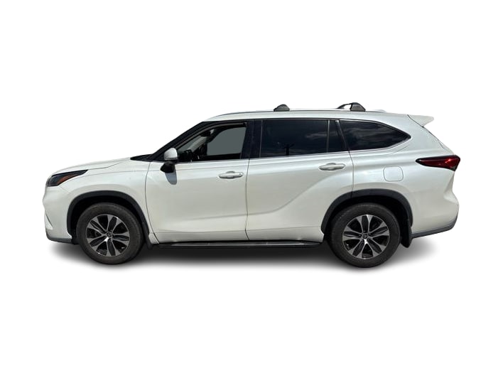 Thumbnail: 2021 Toyota Highlander - 3
