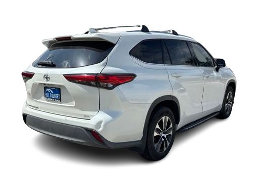 Thumbnail: 2021 Toyota Highlander - 16